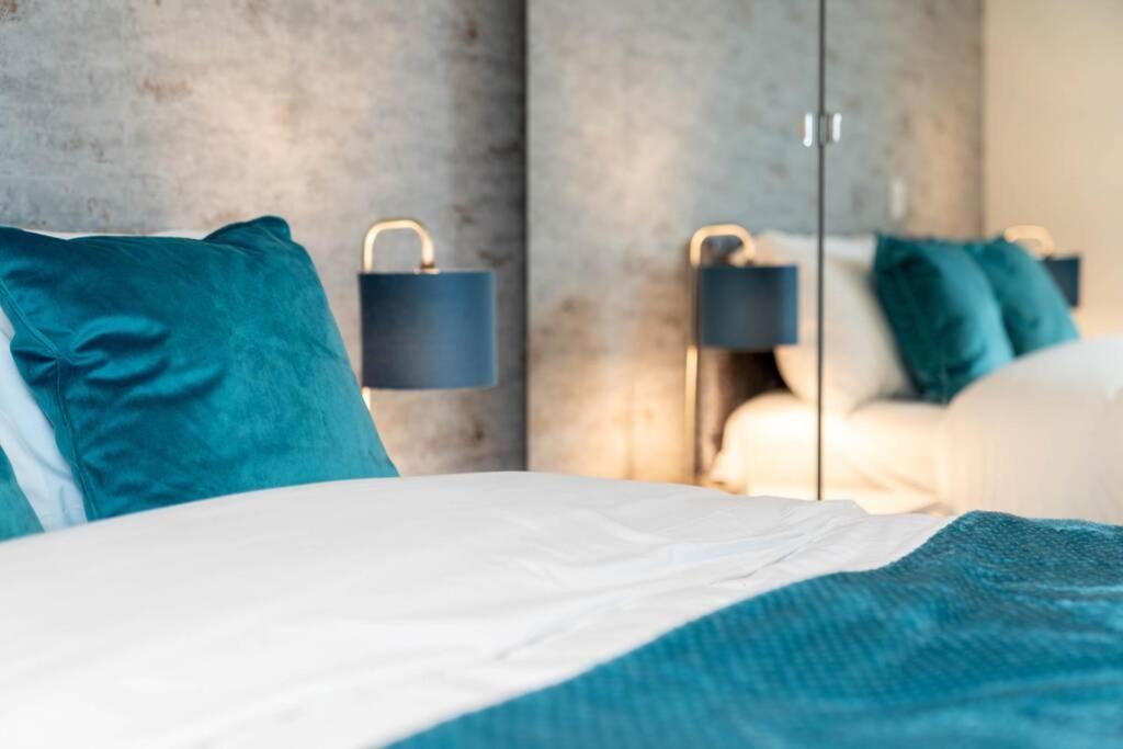 Centre 2bed - With Balcony & Parking Apartment *