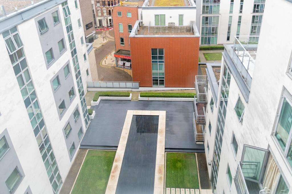 Centre 2bed - With Balcony & Parking