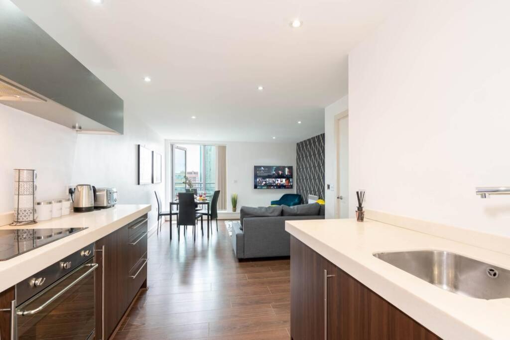 Apartment Centre 2bed - With Balcony & Parking Birmingham