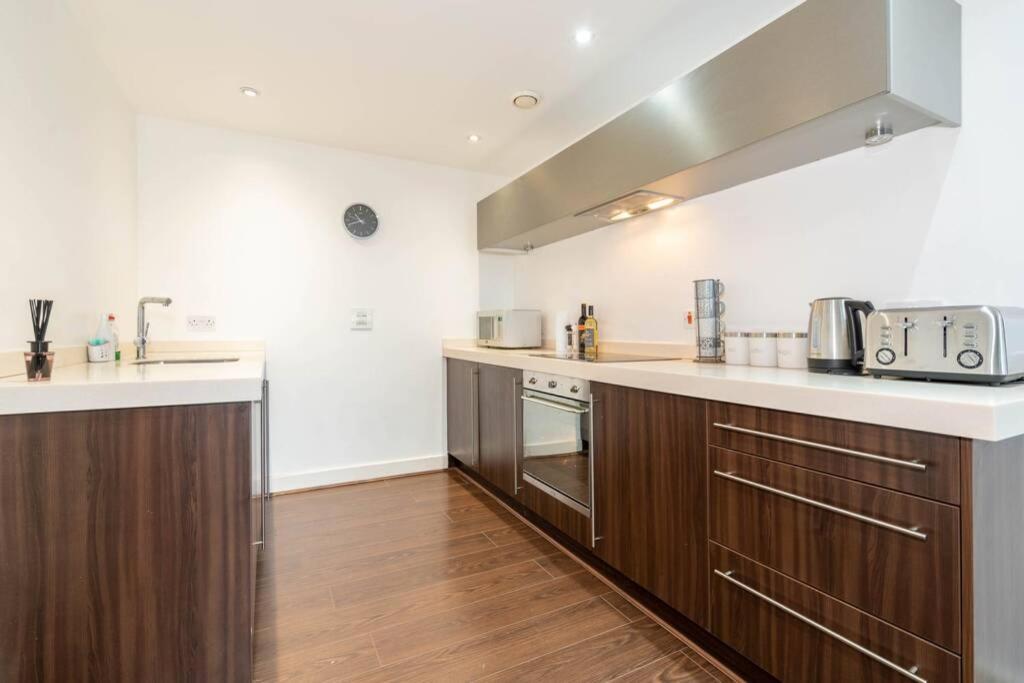 Centre 2bed - With Balcony & Parking Birmingham