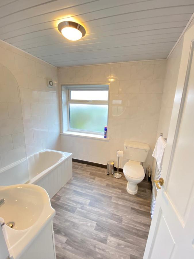 Spacious Contractor Haven: Nec & Airport Proximity Holiday home *
