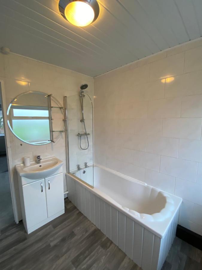Holiday home Spacious Contractor Haven: Nec & Airport Proximity