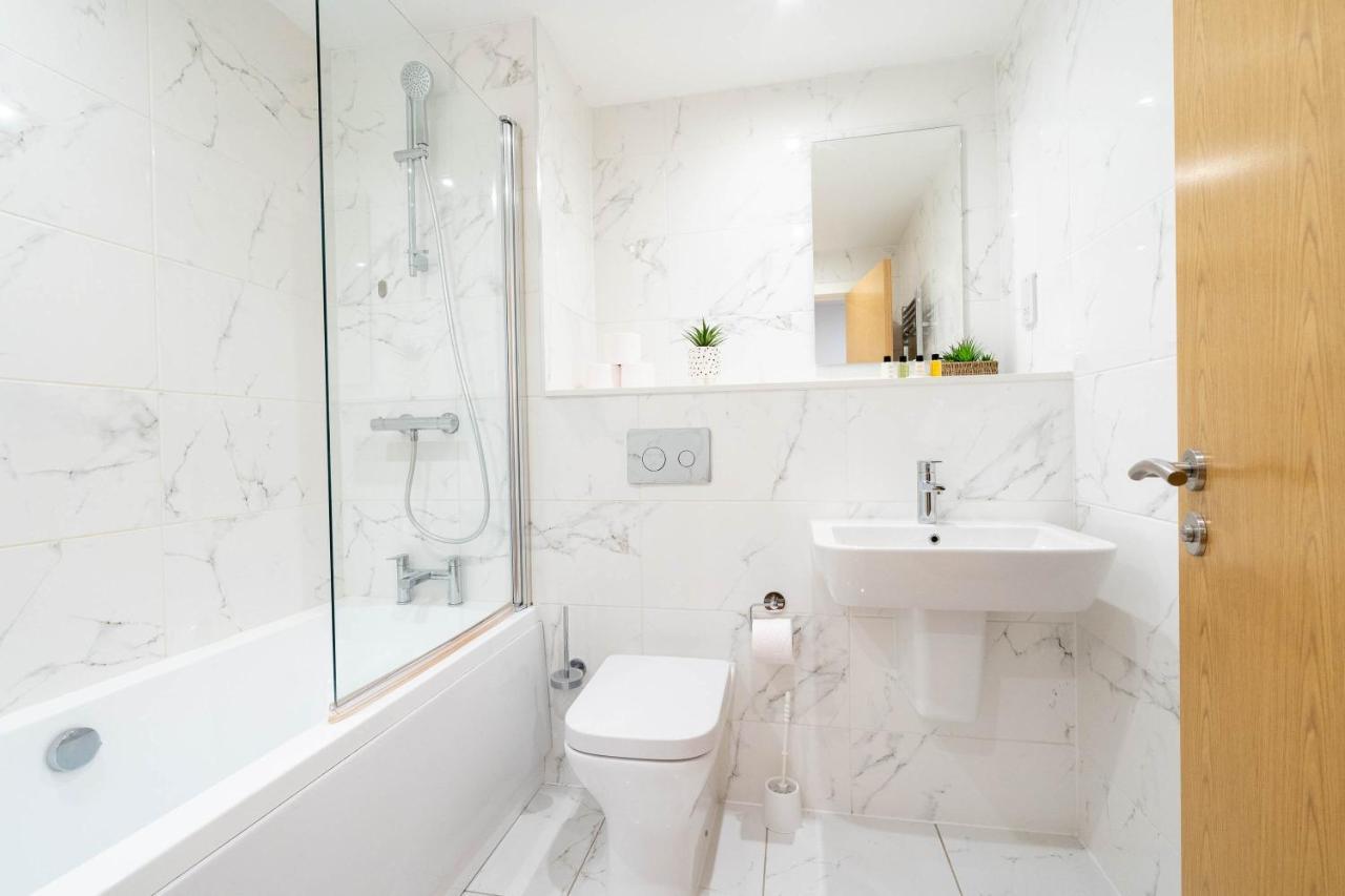Caliber Stays & Homes - The Nemesis Suite- Two Bedroom Serviced - Centre *