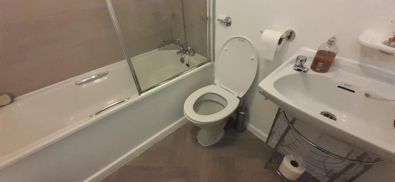 Apartment Easy Reach Birmingham, Near Utilita Arena, Icc, Brindley Place And Symphony Hall, With Free Allocated Parking