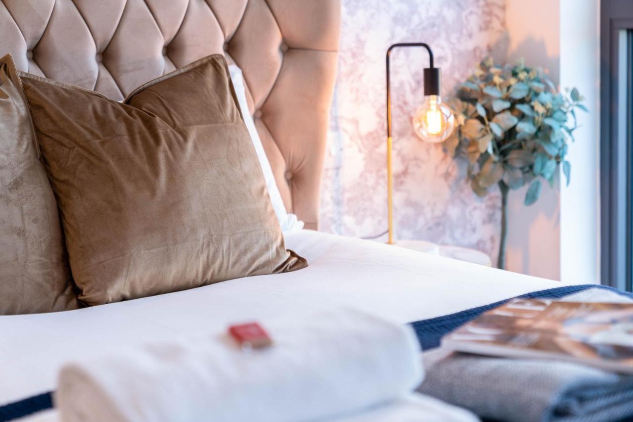 Caliber Stays & Homes - The Nemesis Suite- Two Bedroom Serviced - Centre Apartment