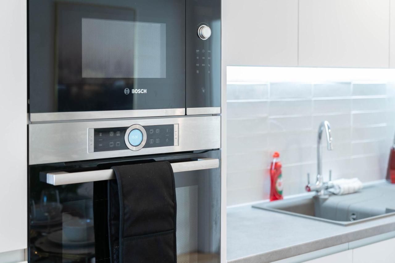 Caliber Stays & Homes - The Nemesis Suite- Two Bedroom Serviced - Centre *