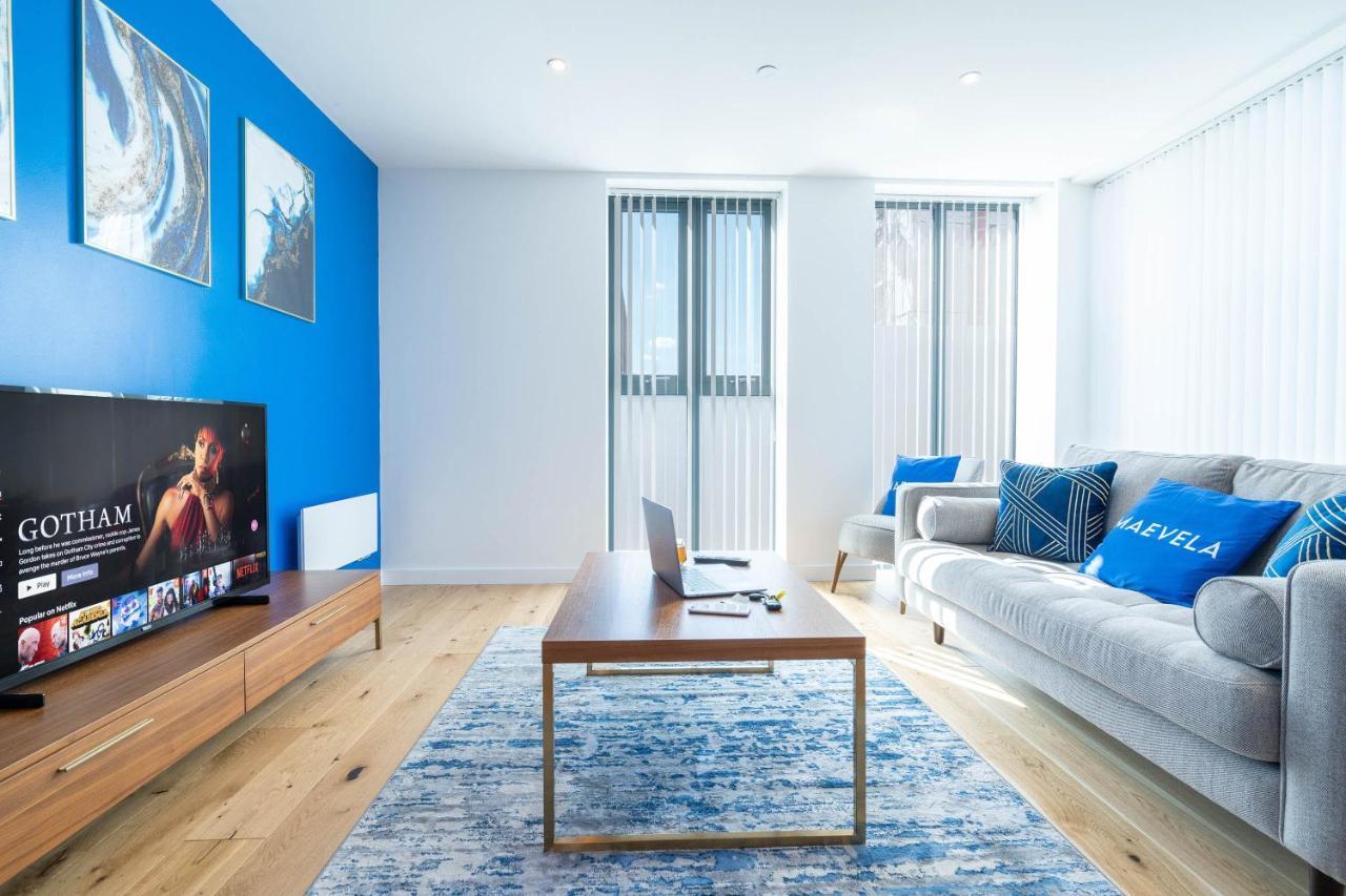 Maevela - Large 1 Bed Luxury Apt - 5 Min Walk From Bullring - Cube - Mailbox - New Street Station - Free Netflix Apartment *
