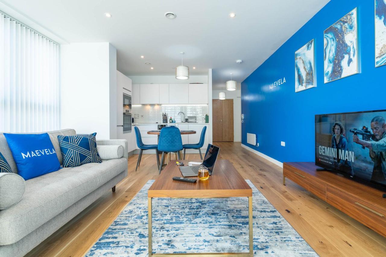 Maevela - Large 1 Bed Luxury Apt - 5 Min Walk From Bullring - Cube - Mailbox - New Street Station - Free Netflix Apartment *