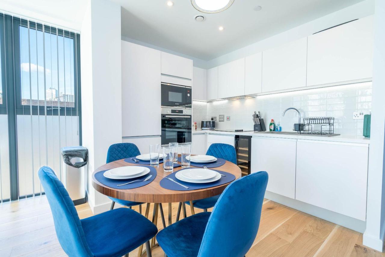Maevela - Large 1 Bed Luxury Apt - 5 Min Walk From Bullring - Cube - Mailbox - New Street Station - Free Netflix Apartment