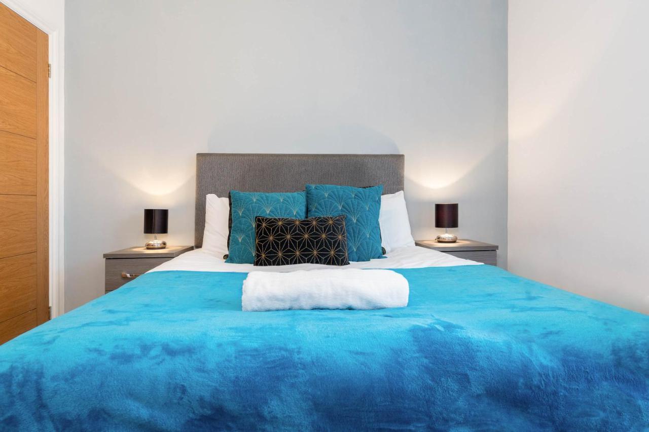 Centre - 2 Bedroom - Gated Development - Secure Parking - Netflix - Wifi -top Rated * Birmingham
