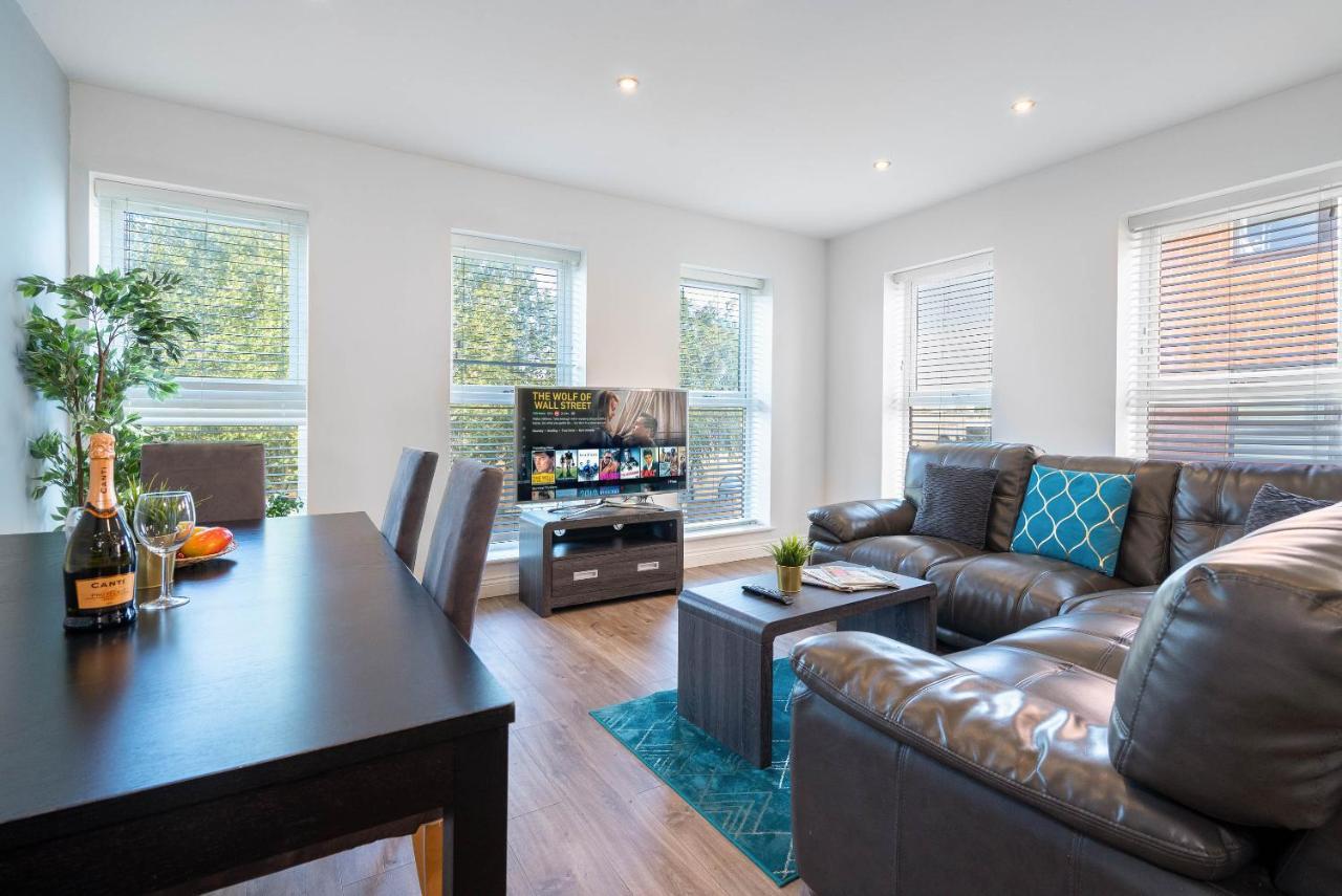 Centre - 2 Bedroom - Gated Development - Secure Parking - Netflix - Wifi -top Rated * Birmingham