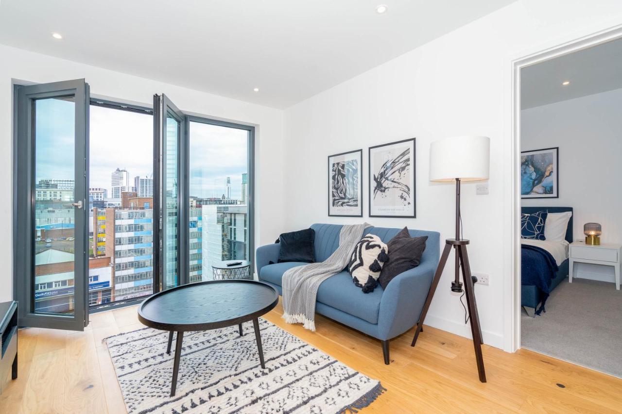 Deluxe 1 Bedroom Stylish - City Centre Apartment *