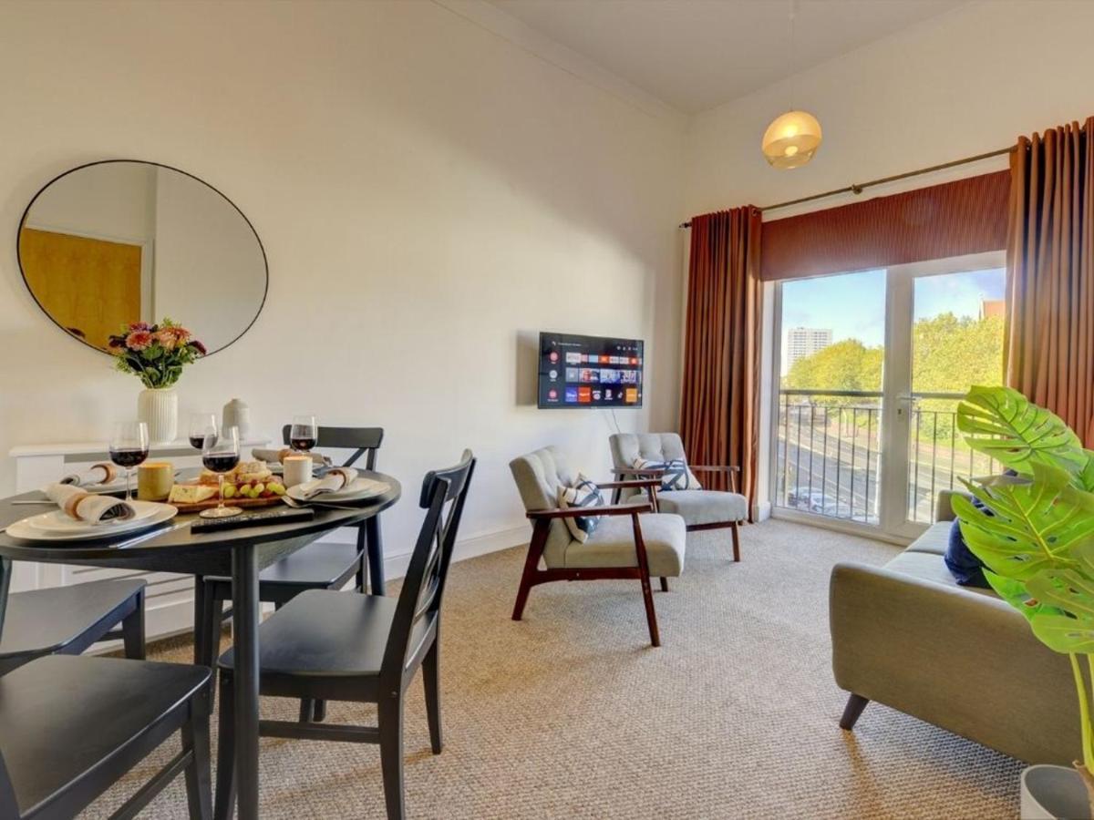 The Clement Stylish Two Bedroom Very Close To The Arena Apartment *