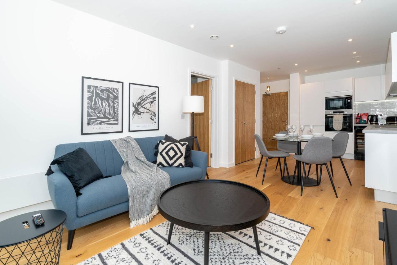 Deluxe 1 Bedroom Stylish - City Centre Apartment *
