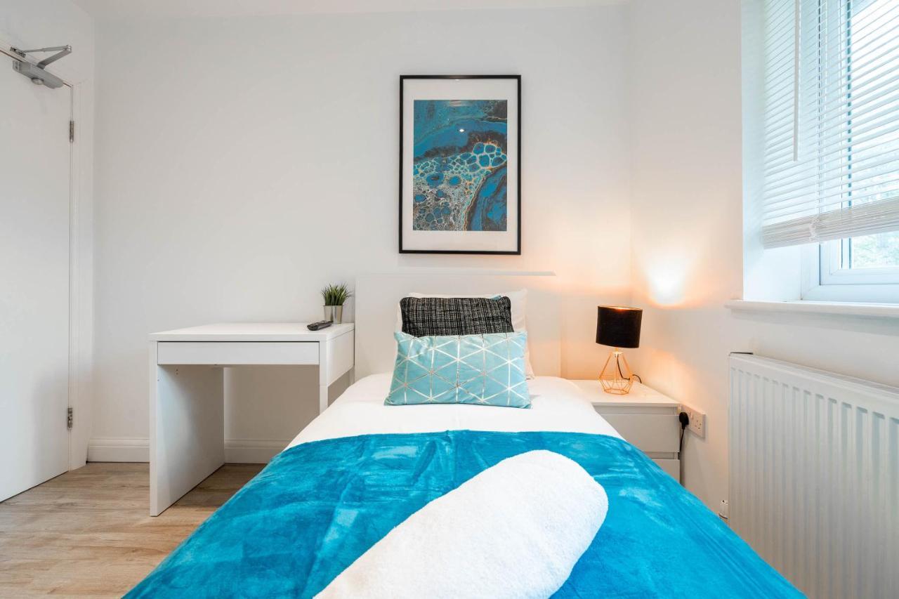 Haus - Luxury 4 Bedroom House - Parking - Fast Wifi - Smart Tvs - Garden - Rated Apartment Birmingham