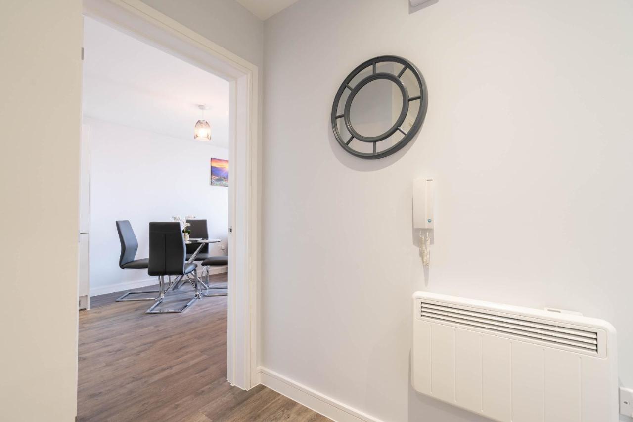 New Build - 2 Bed Cosy Modern - Juliet Balcony - Roof Top Terrace - Digbeth, Centre - Free Netflix & Smart Tv Apartment Birmingham