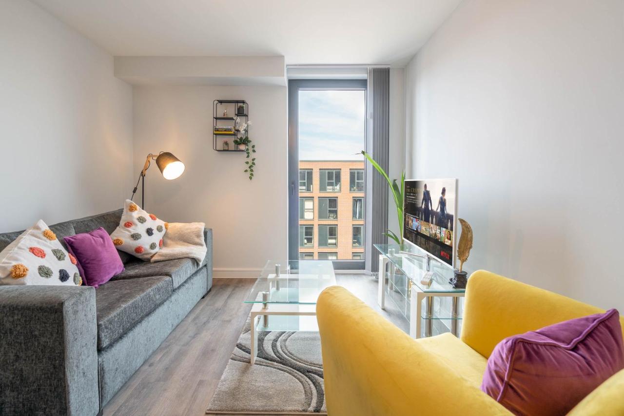 New Build - 2 Bed Cosy Modern - Juliet Balcony - Roof Top Terrace - Digbeth, Centre - Free Netflix & Smart Tv
