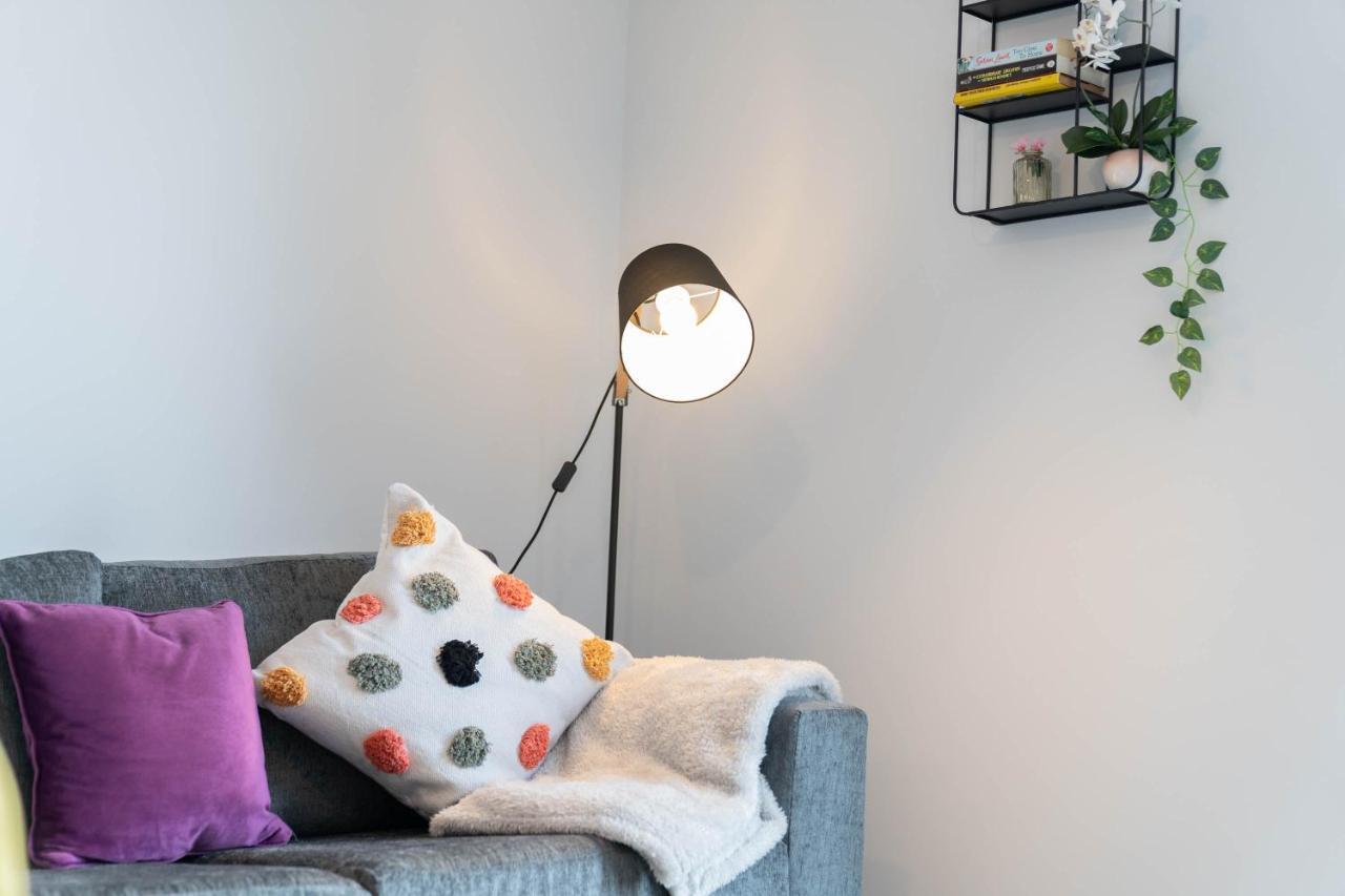 Apartment New Build - 2 Bed Cosy Modern - Juliet Balcony - Roof Top Terrace - Digbeth, Centre - Free Netflix & Smart Tv Birmingham
