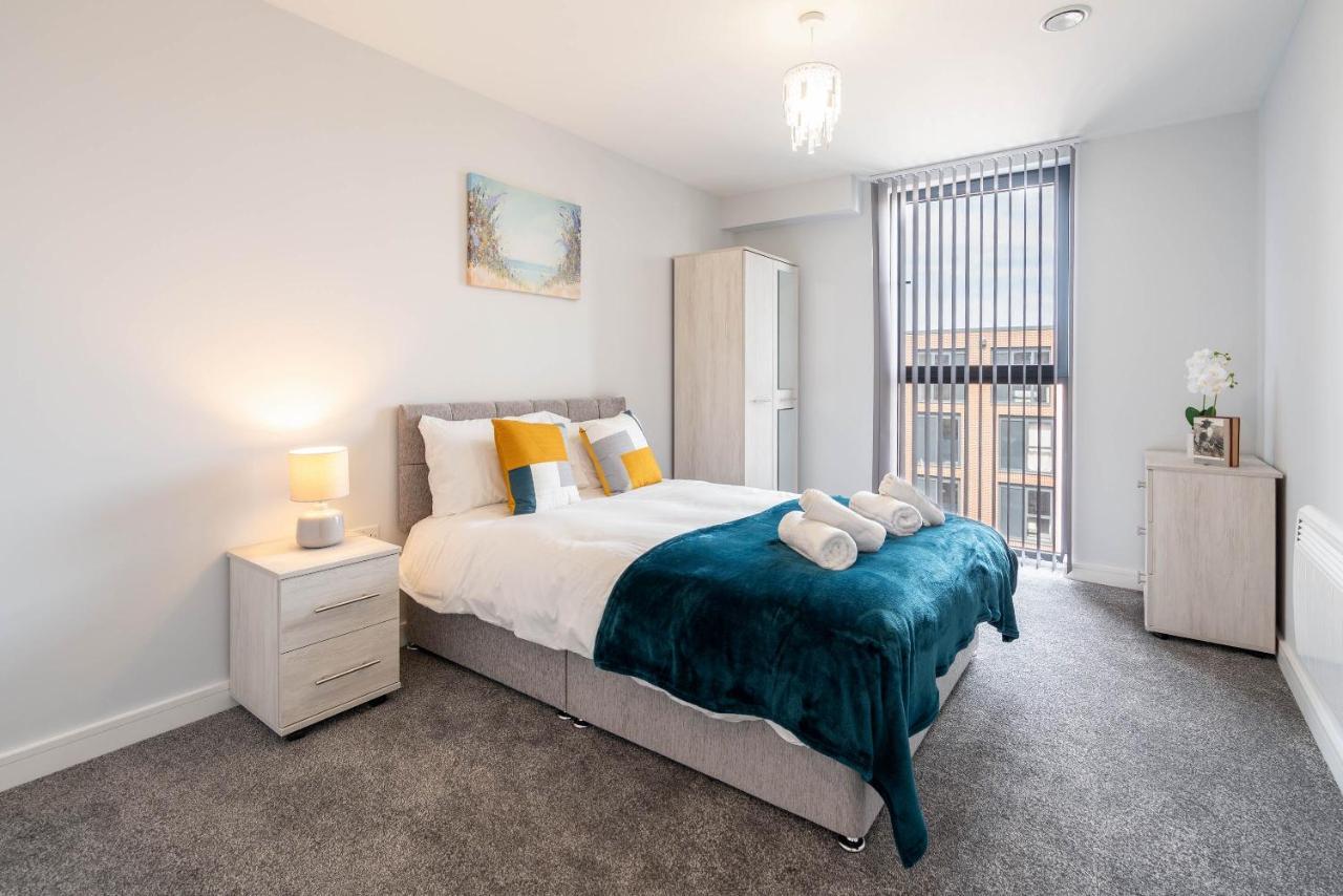 New Build - 2 Bed Cosy Modern - Juliet Balcony - Roof Top Terrace - Digbeth, Centre - Free Netflix & Smart Tv * Birmingham