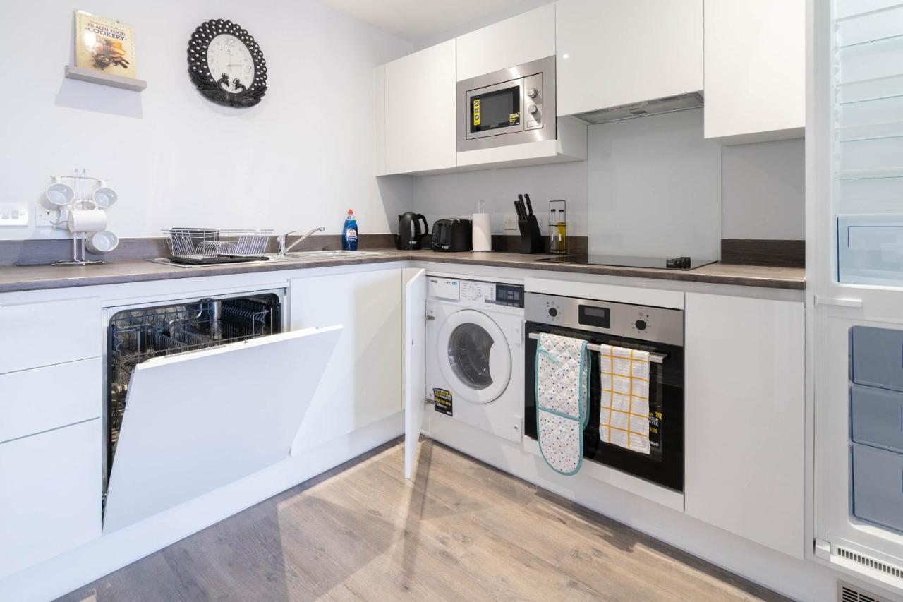 Apartment New Build - 2 Bed Cosy Modern - Juliet Balcony - Roof Top Terrace - Digbeth, Centre - Free Netflix & Smart Tv