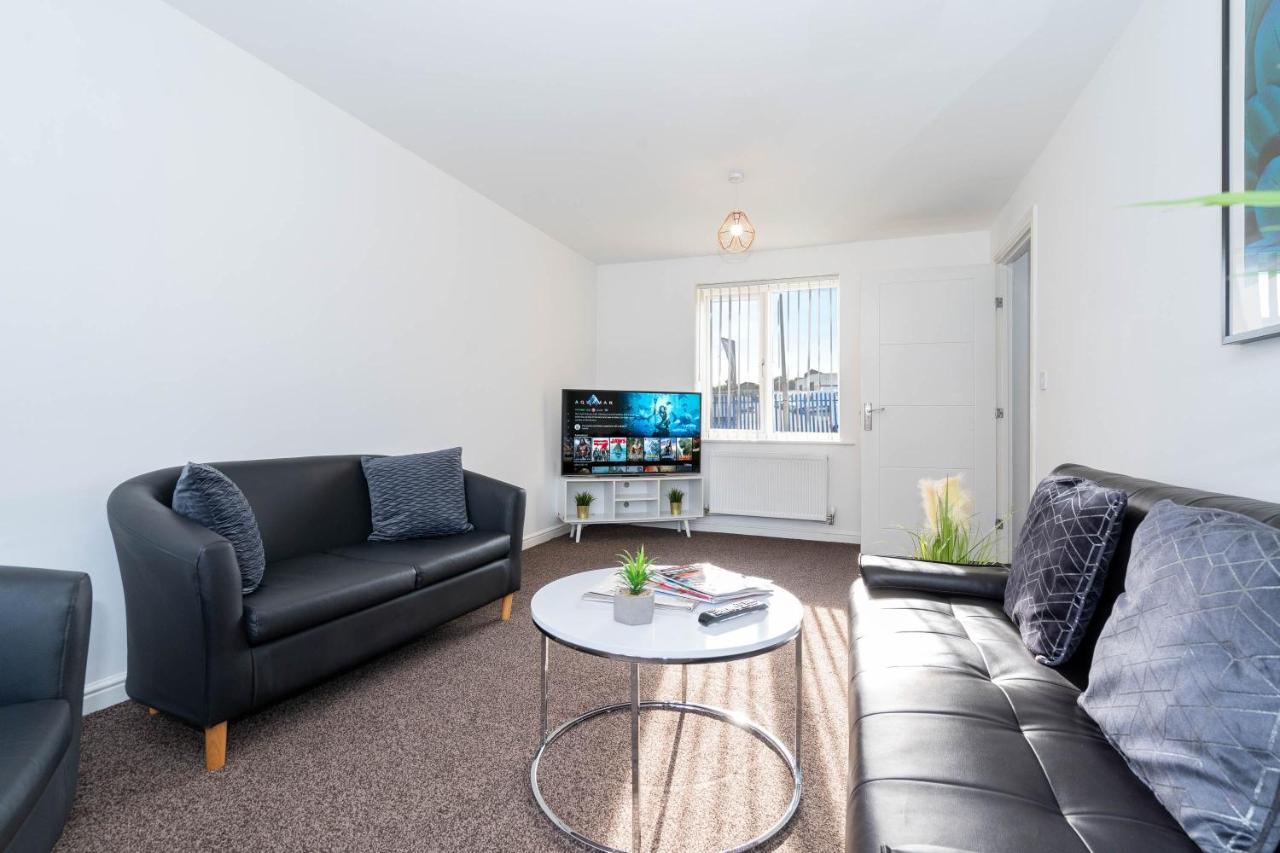 Haus 3 Bedroom House L 6 Guests L Off-street Parking L Garden L Rated L Detatched *