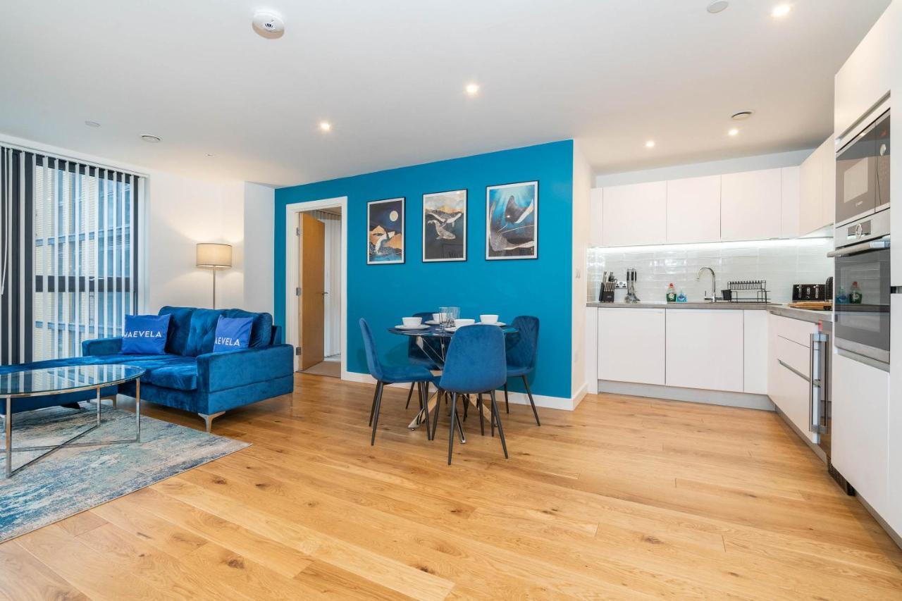 Apartment Maevela - Luxury Broad St - 2 Bed, 2 Bath - Centre/cube/mailbox - With Underground Parking ✓- L Shape Sofa, Large 50 Inch Smart Tv With Free Netflix & Wifi Birmingham