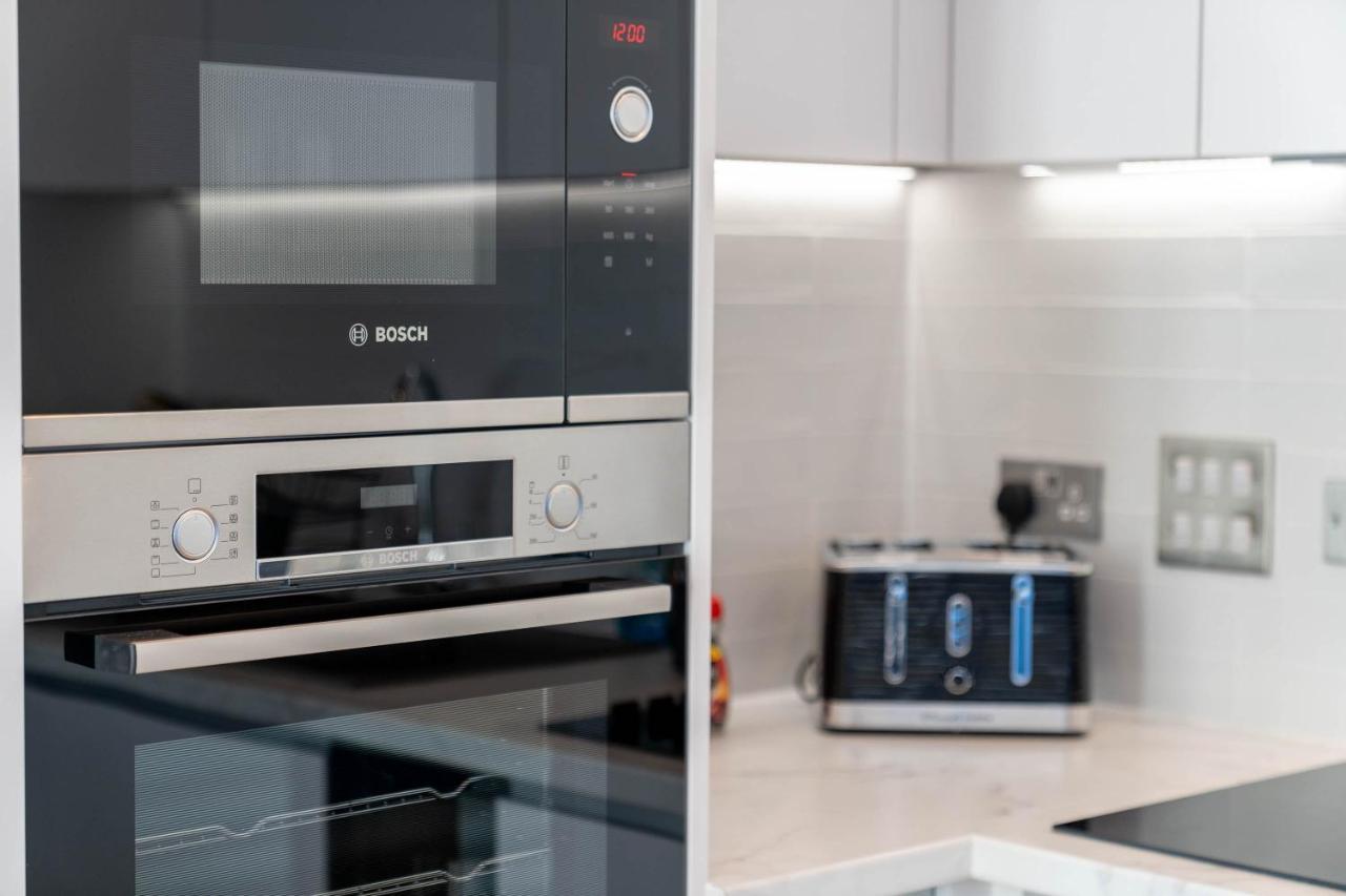 Maevela - Large 1 Bed Luxury Apt - 5 Min Walk From Bullring - Cube - Mailbox - New Street Station - Free Netflix *