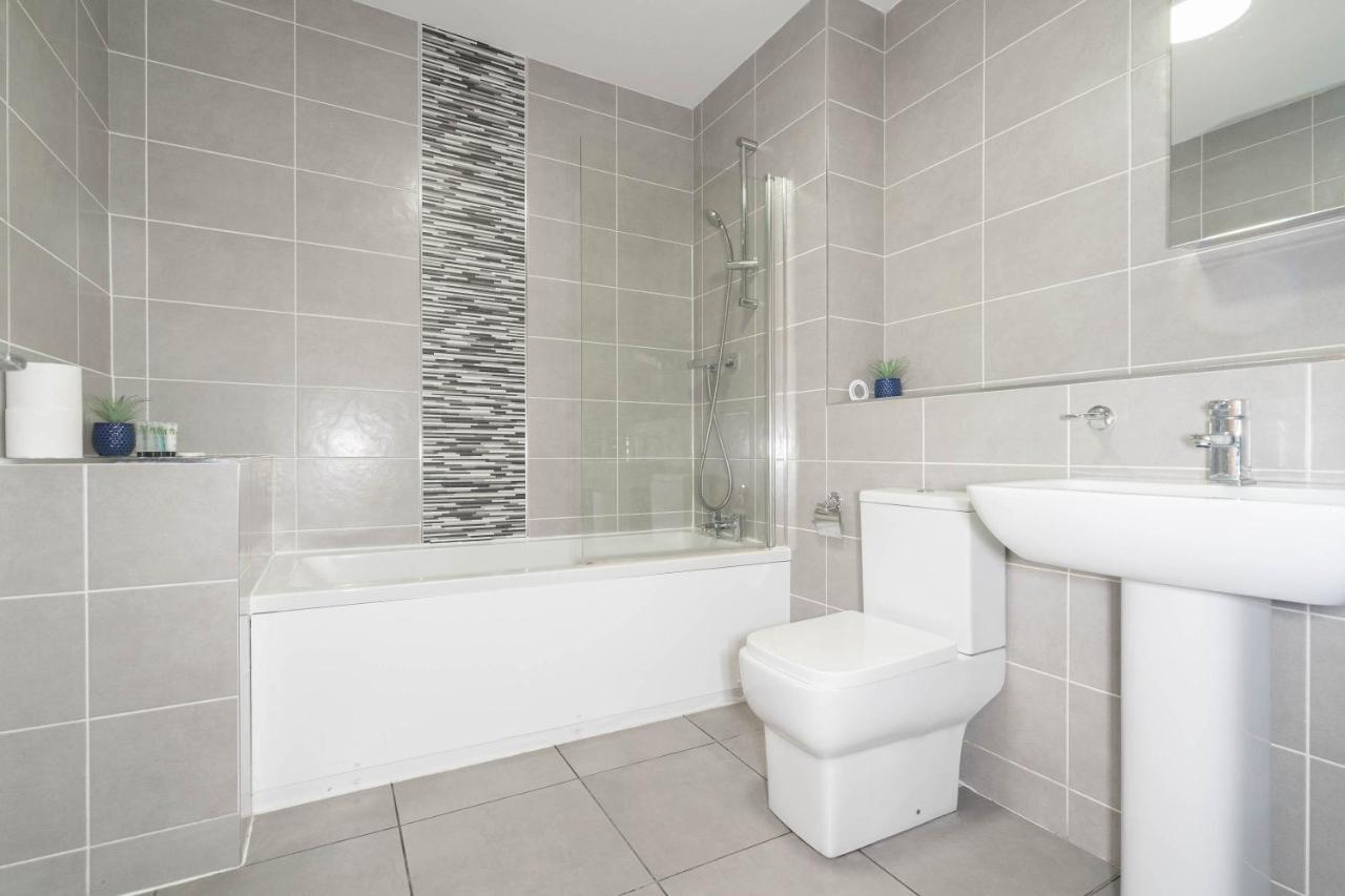 Centre - 2 Bedroom - Gated Development - Secure Parking - Netflix - Wifi -top Rated * Birmingham
