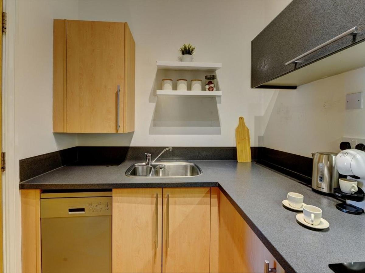 The Clement Stylish Two Bedroom Very Close To The Arena Apartment *