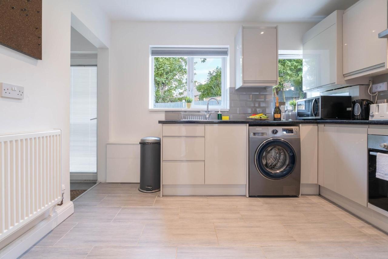 Haus - Luxury 4 Bedroom House - Parking - Fast Wifi - Smart Tvs - Garden - Rated * Birmingham