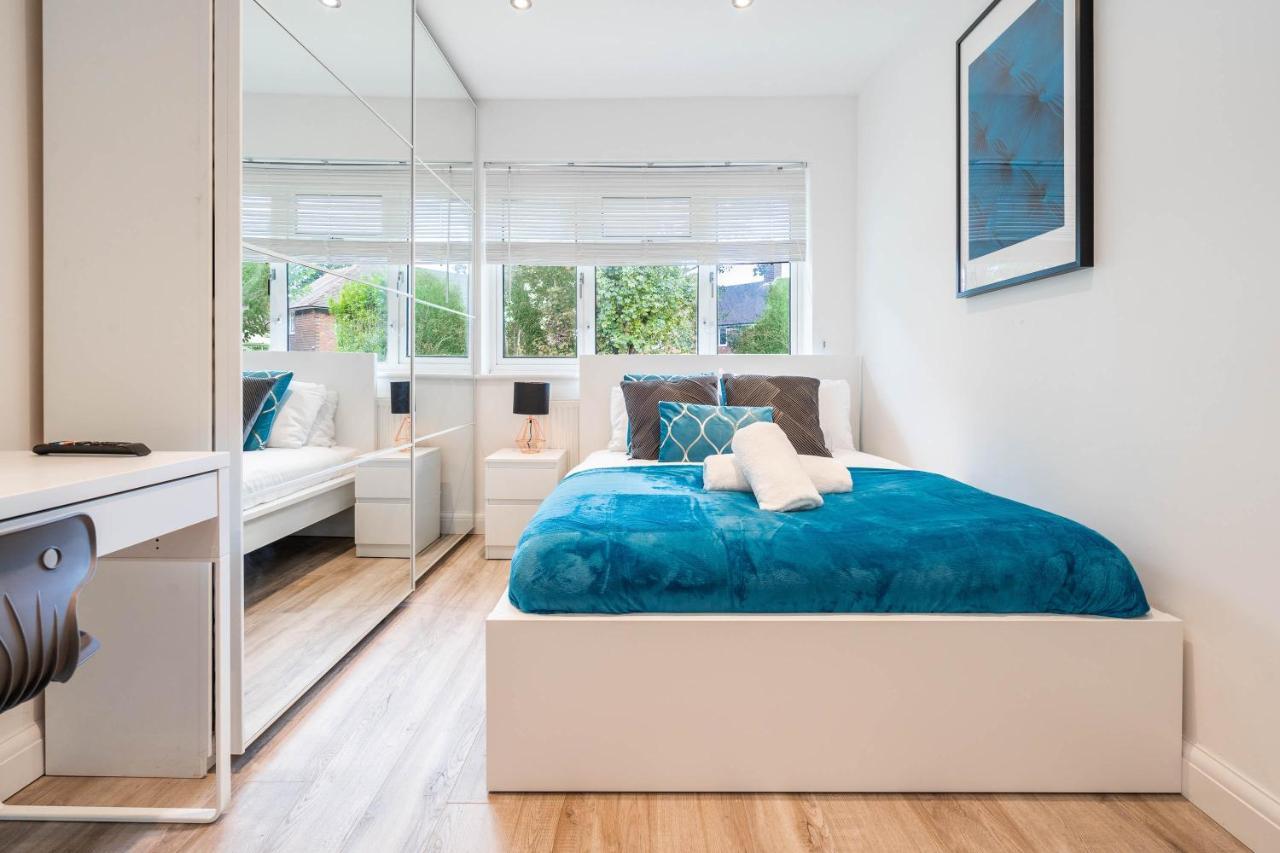 Haus - Luxury 4 Bedroom House - Parking - Fast Wifi - Smart Tvs - Garden - Rated Apartment Birmingham