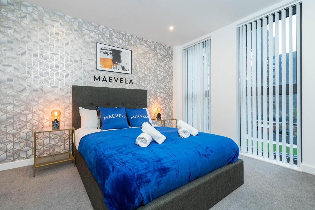 Maevela - Luxury Broad St - 2 Bed, 2 Bath - Centre/cube/mailbox - With Underground Parking ✓- L Shape Sofa, Large 50 Inch Smart Tv With Free Netflix & Wifi