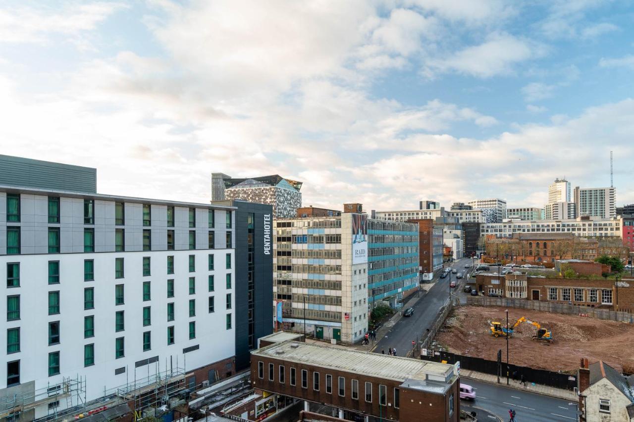 Maevela ☆ Pink Luxury With Balcony - Centre - 5 Min Walk From Bullring, Cube, Mailbox, New Street Station - Free Netflix & Wifi Apartment Birmingham