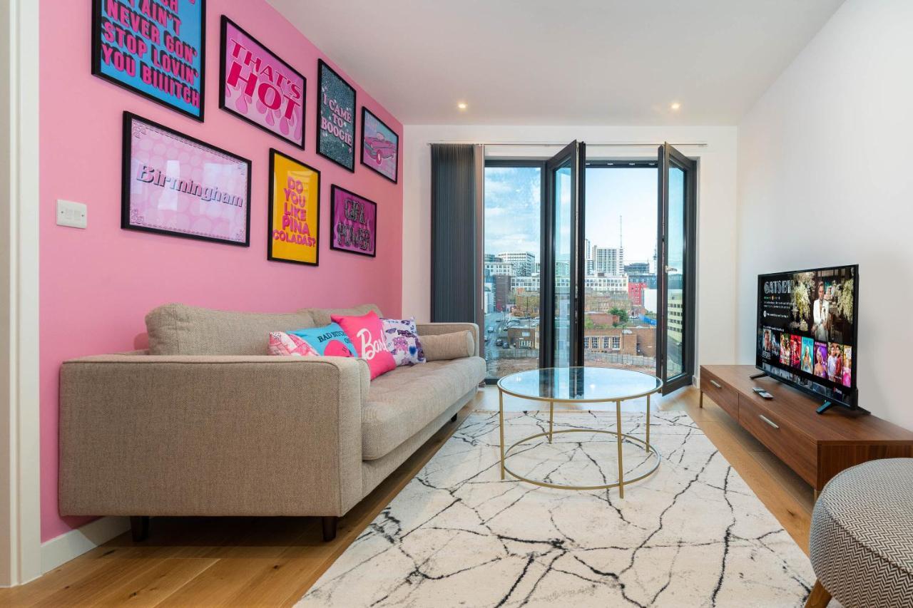 Maevela ☆ Pink Luxury With Balcony - Centre - 5 Min Walk From Bullring, Cube, Mailbox, New Street Station - Free Netflix & Wifi Apartment *