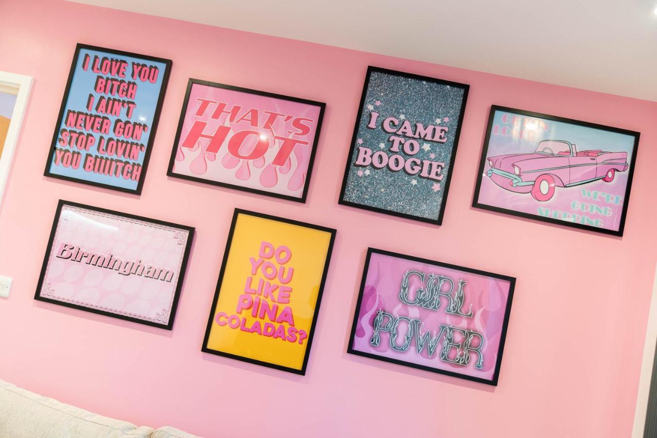 Maevela ☆ Pink Luxury With Balcony - Centre - 5 Min Walk From Bullring, Cube, Mailbox, New Street Station - Free Netflix & Wifi *