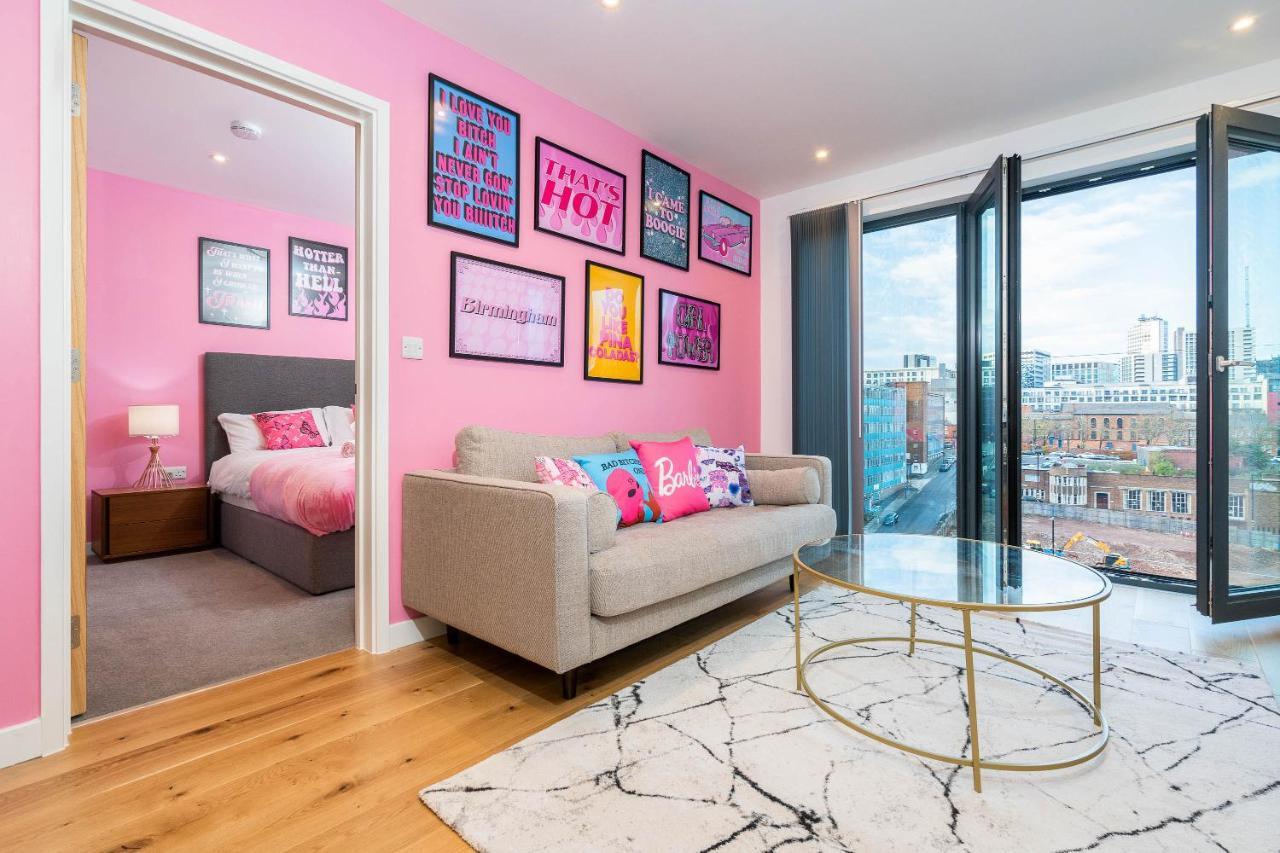 Maevela ☆ Pink Luxury With Balcony - Centre - 5 Min Walk From Bullring, Cube, Mailbox, New Street Station - Free Netflix & Wifi Apartment *