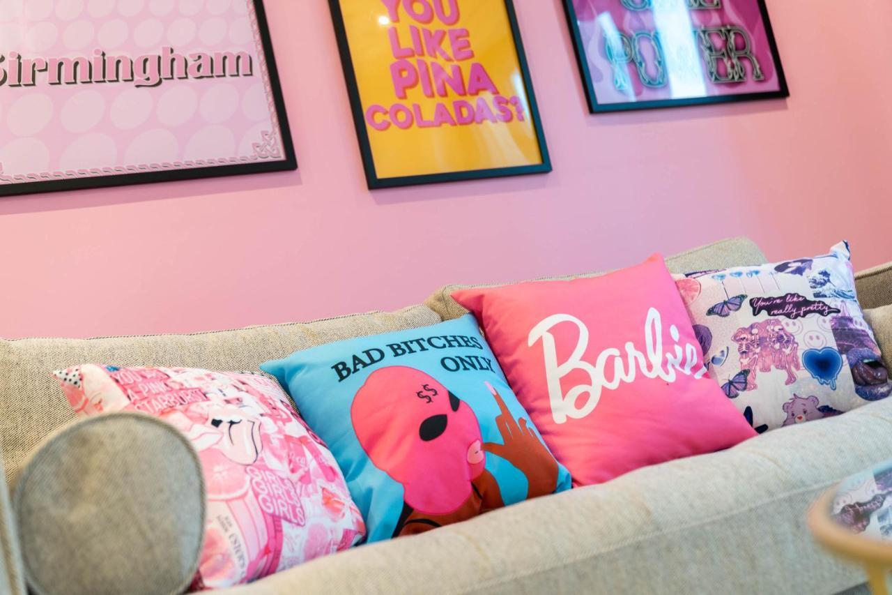 Maevela ☆ Pink Luxury With Balcony - Centre - 5 Min Walk From Bullring, Cube, Mailbox, New Street Station - Free Netflix & Wifi Birmingham
