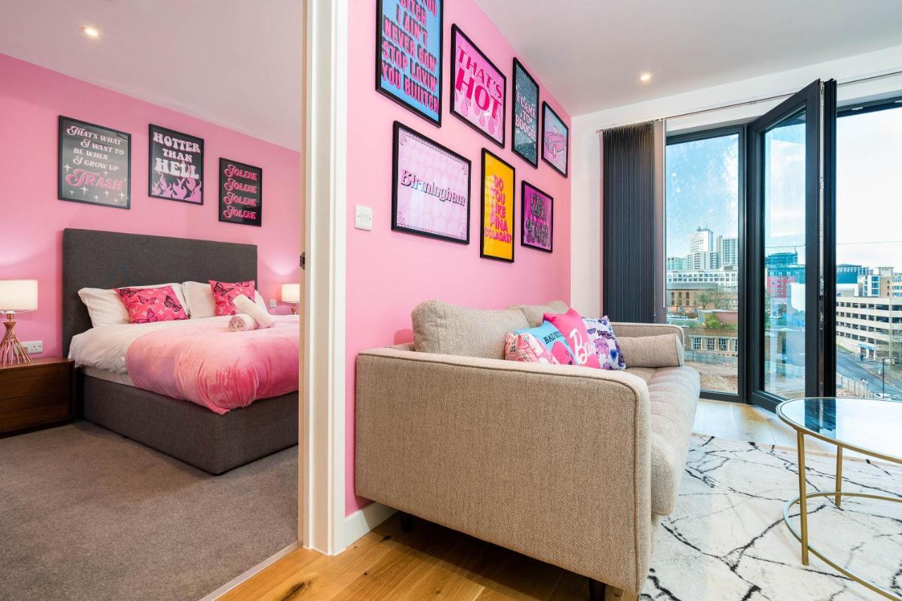 Maevela ☆ Pink Luxury With Balcony - Centre - 5 Min Walk From Bullring, Cube, Mailbox, New Street Station - Free Netflix & Wifi Birmingham