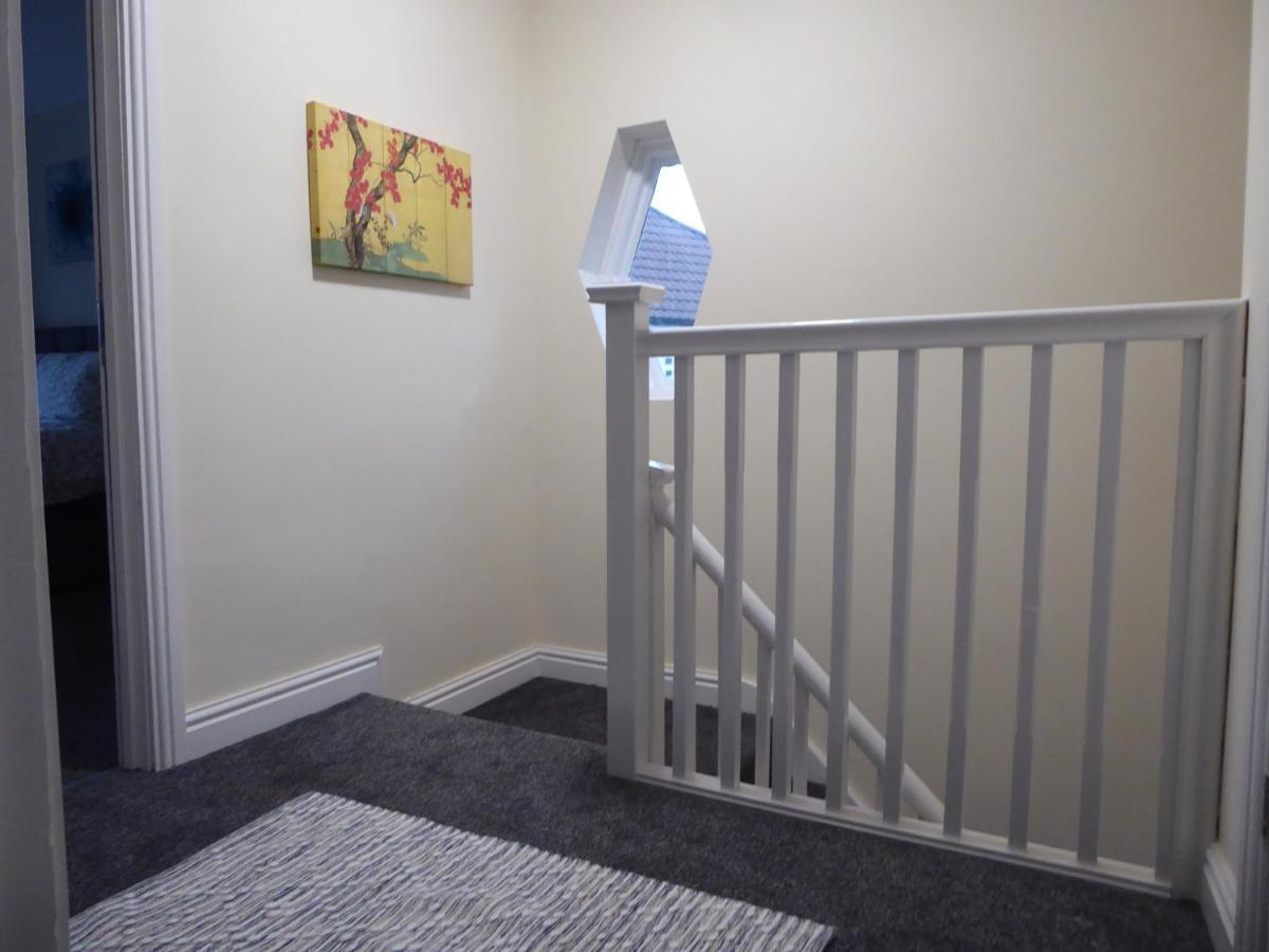 Modern 6-bed-groups-contractors Onsite Parking Vans-cars Birmingham