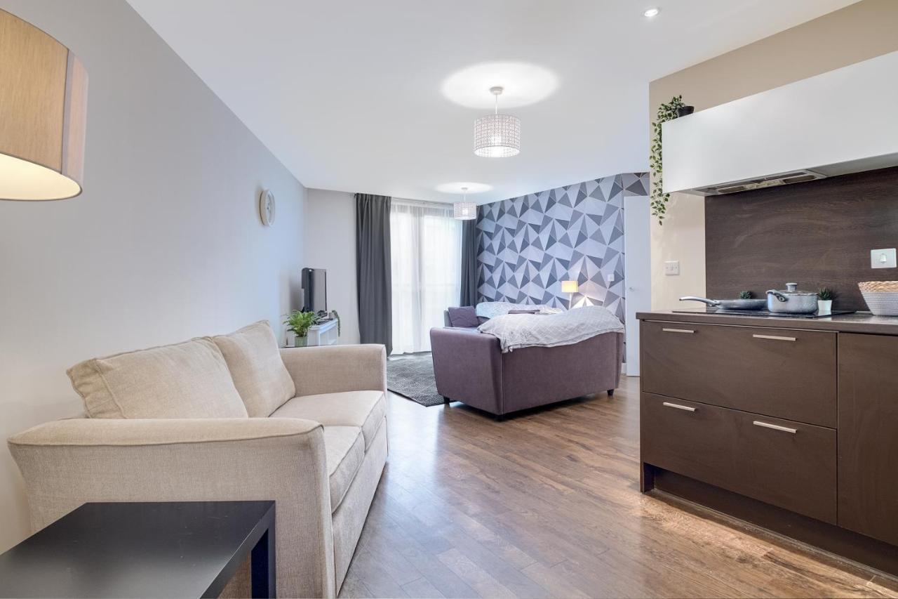 Apartment Stylish 2bed Apartment-city Centre - Free Parking. *