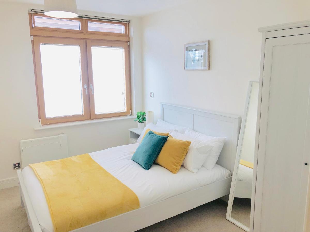 Centre Of Birmingham, 2 Bedroom - Perfect For Families, Group, Or Business Apartment *