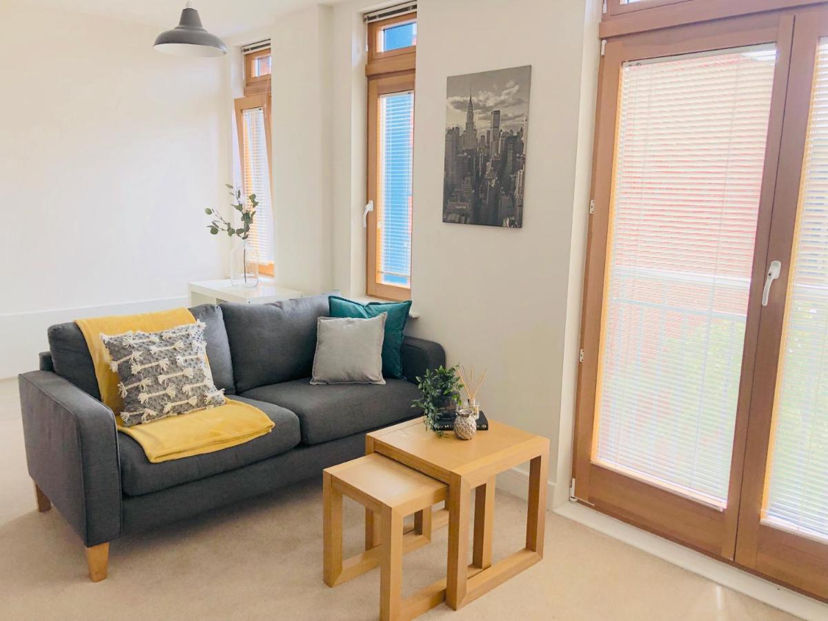 Centre Of Birmingham, 2 Bedroom - Perfect For Families, Group, Or Business
