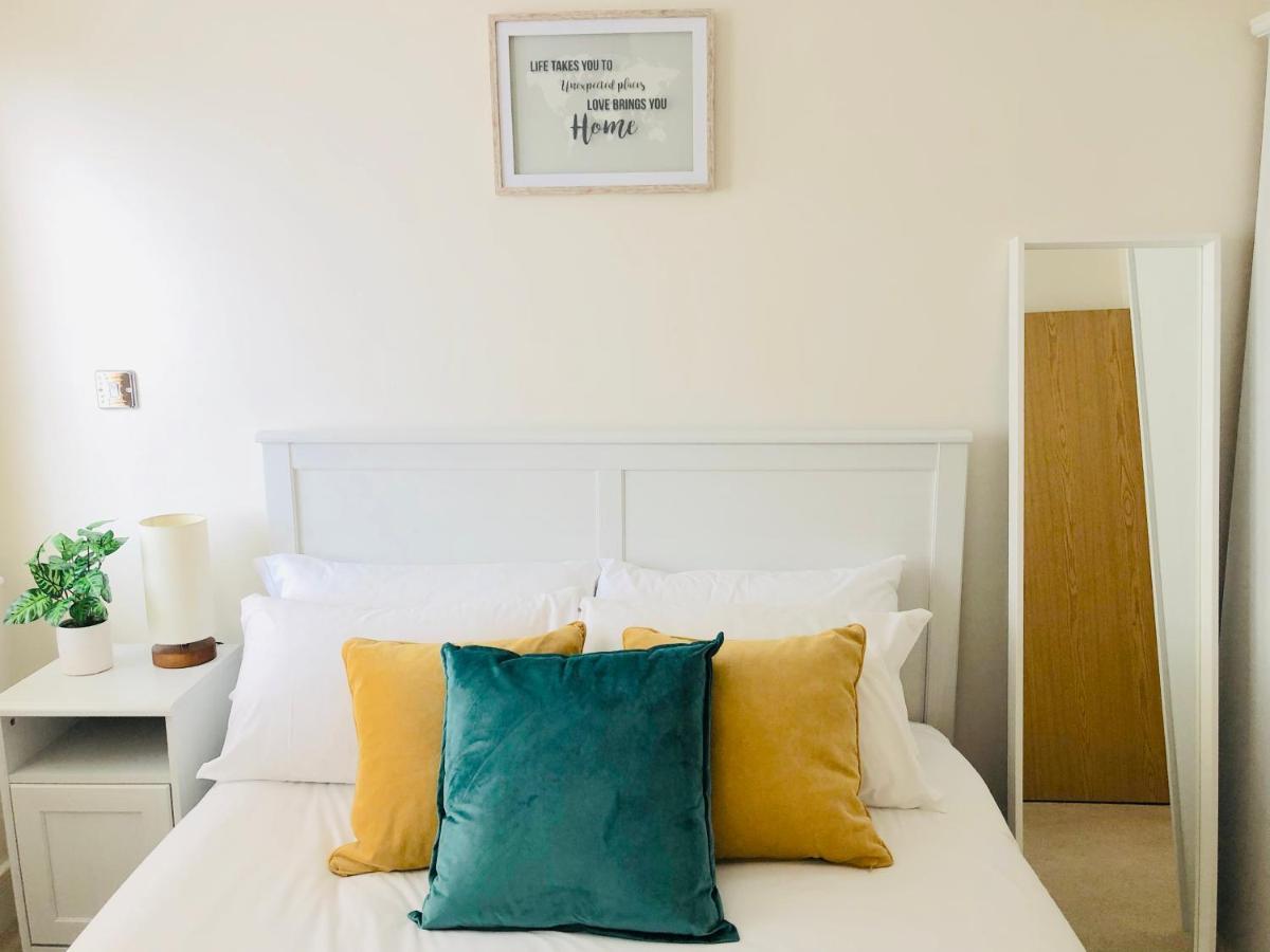 Centre Of Birmingham, 2 Bedroom - Perfect For Families, Group, Or Business *