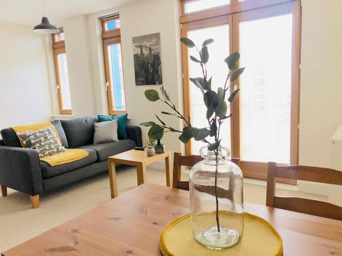 Apartment Centre Of Birmingham, 2 Bedroom - Perfect For Families, Group, Or Business *