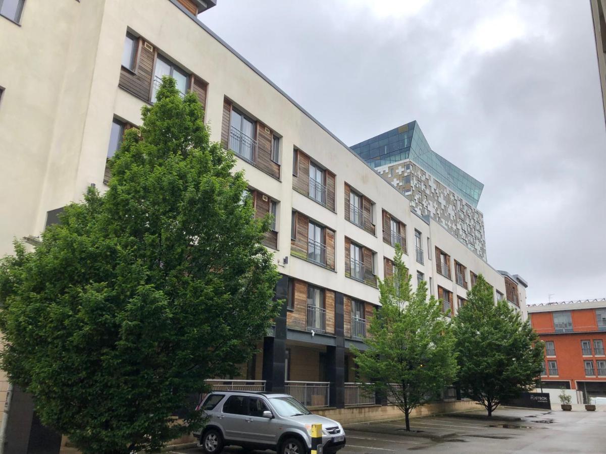 Centre Of Birmingham, 2 Bedroom - Perfect For Families, Group, Or Business *