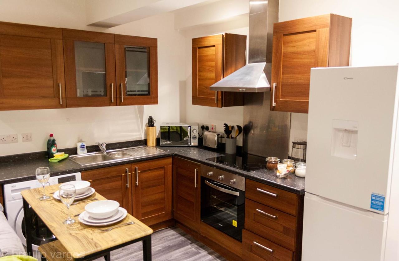 Three Bedroom By One Choice Stays Serviced Accommodation- Jewellery Quarter Apartment *