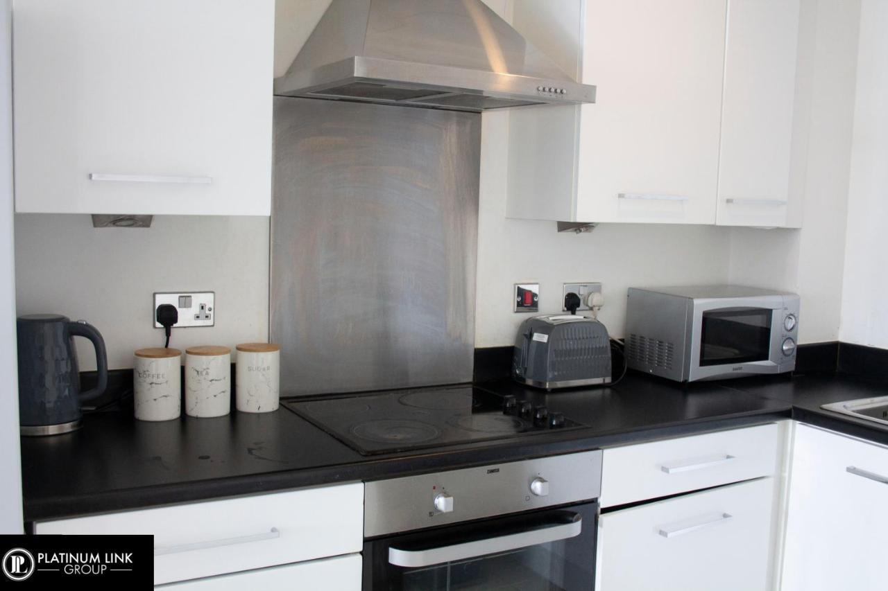 From Home, 1 Bed, Smart Tv, Wifi And Free Parking Apartment *