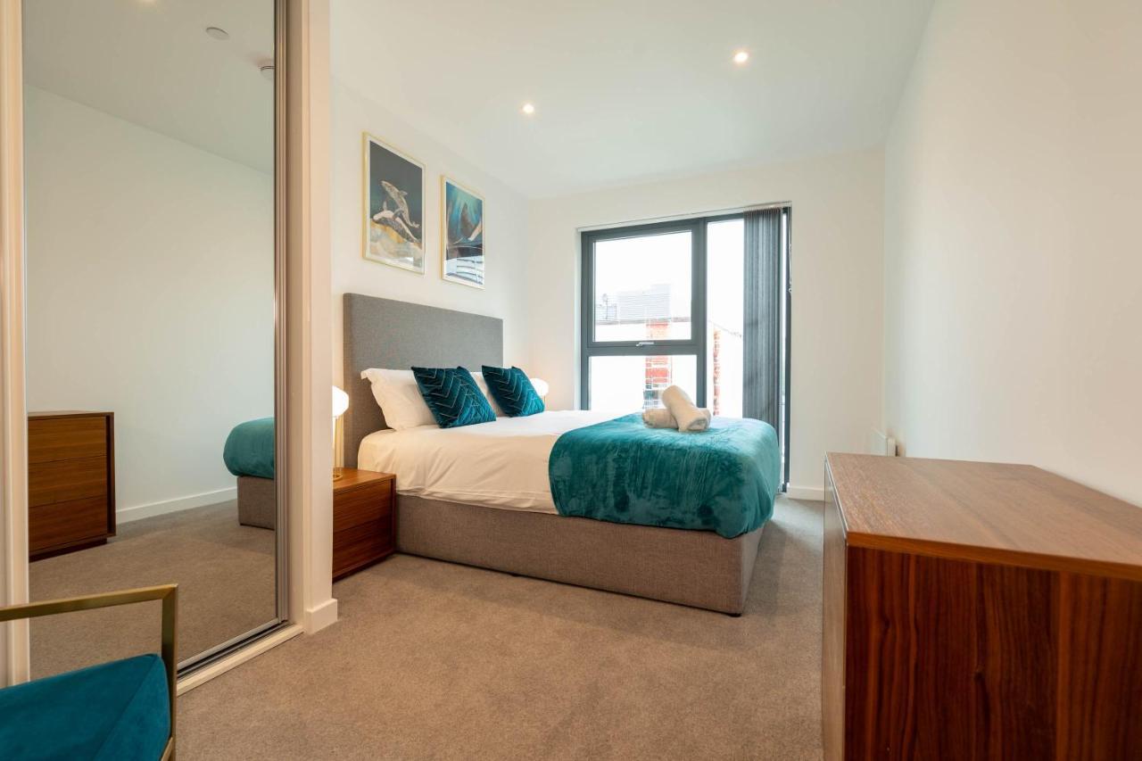 New Build ☆ Luxury Teal 2 Bed, 2 Bath Apartment - 5 Min Walk From Bullring/Cube/Mailbox/New Street Station *