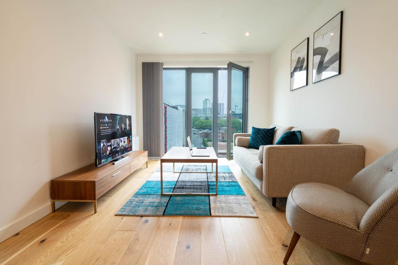 New Build ☆ Luxury Teal 2 Bed, 2 Bath Apartment - 5 Min Walk From Bullring/Cube/Mailbox/New Street Station Apartment Birmingham