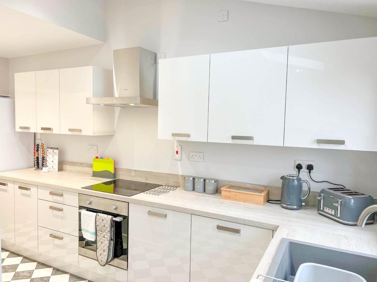 Arden House -modern, Stylish 3-bed Near Solihull, Nec, World, Airport,hs2 Holiday home *